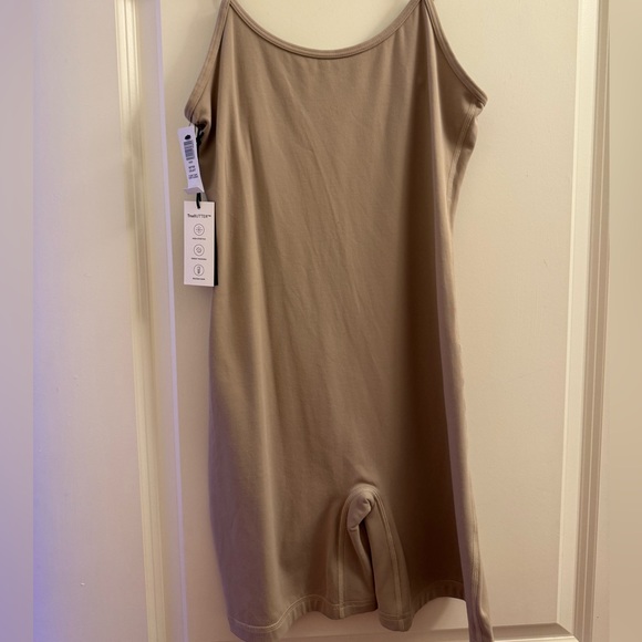 ARITZIA TNABUTTER rhythm romper 5” - Picture 2 of 4